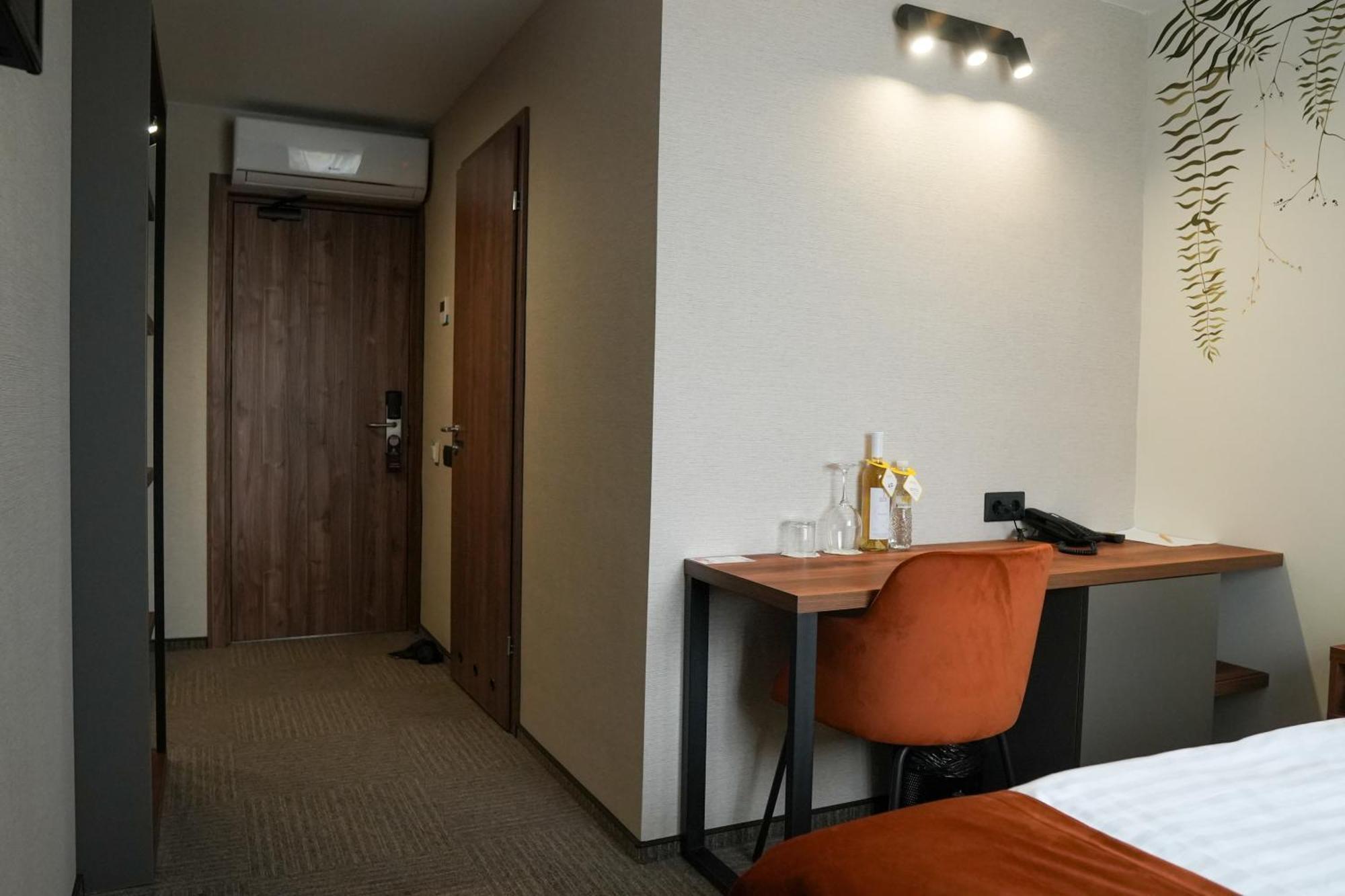 Optima Collection River Park Lutsk Exterior photo